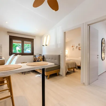Aigialos Apartment
